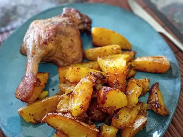 Куриные бёдра с картошкой в духовке