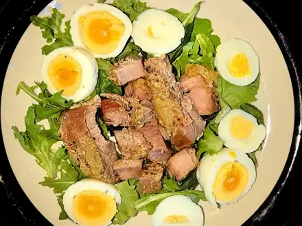 Салат с тунцом и яйцом